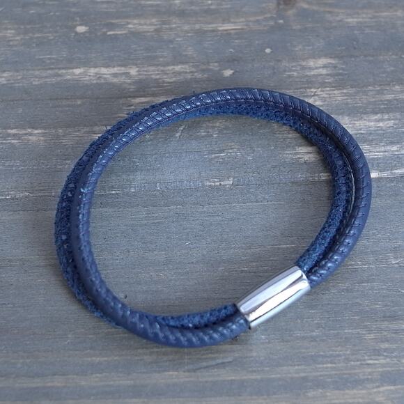 Brighton Woodstock Double Leather Charm Bracelet Python Navy Magnetic 7.5" Blue - Picture 2 of 5